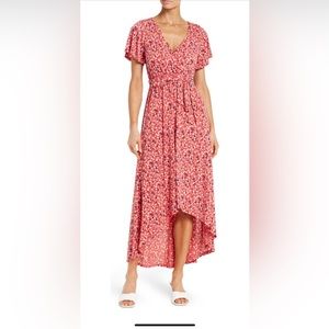 Flutter sleeve dress